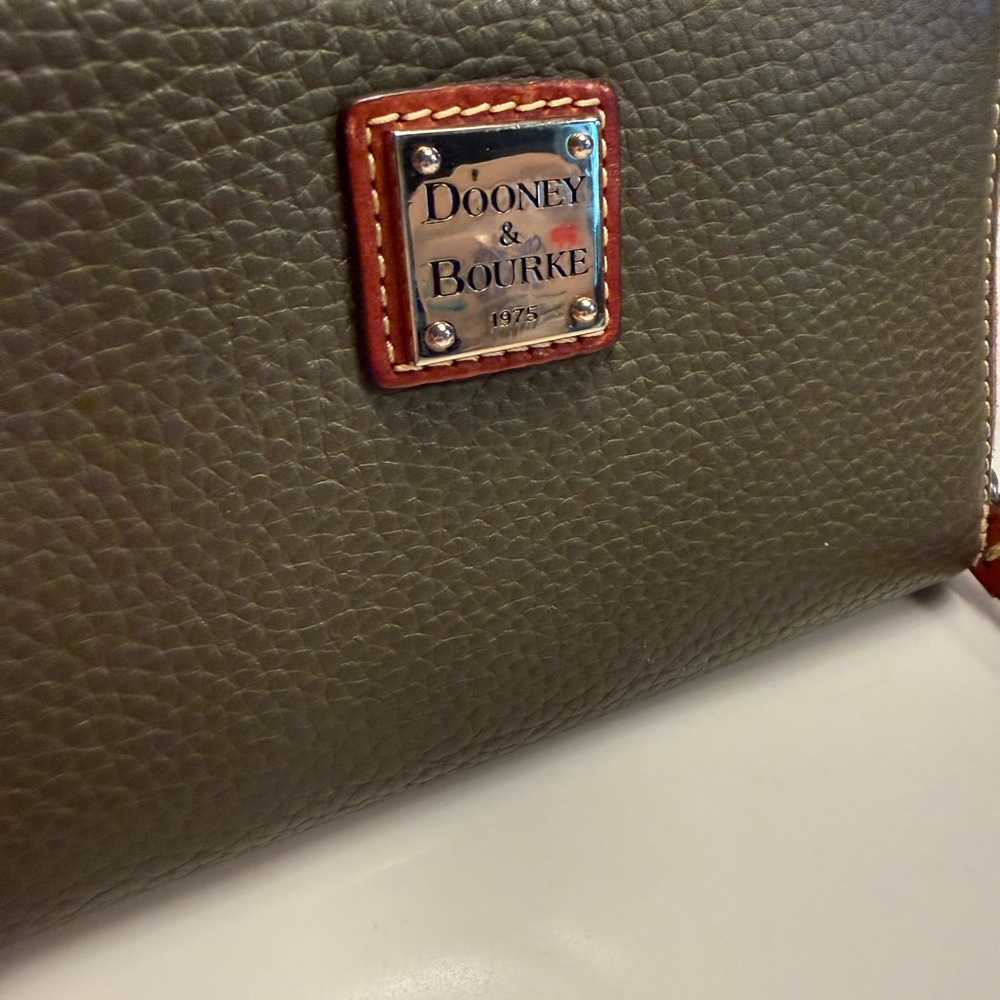 Dooney & Bourke Olive Green Leather Wallet - Picture 2 of 13